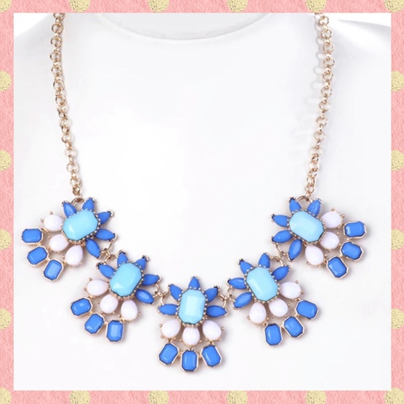 Jewelry - Boutique Statement Necklace